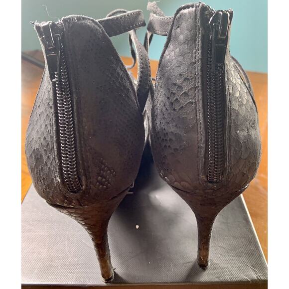 Ladies Suede Heels Size 9.5 by Rampage Excellent Condition! Sku 18 - Picture 4 of 9